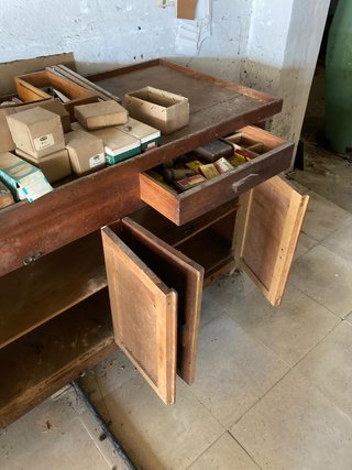 Mueble aparador antiguo de taller
