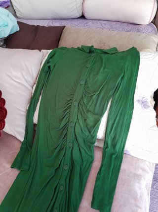 Blusa verde con fruncido