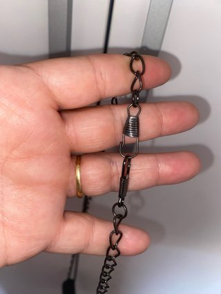 Bolso pequeño negro con cadena