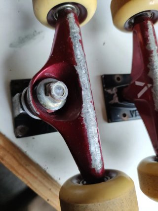 Ejes de skate rojos venture más ruedas