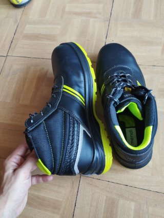 Botas de seguridad marca Mendi talla 43
