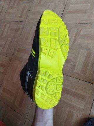 Botas de seguridad marca Mendi talla 43