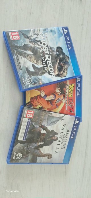PS4 (PlayStation 4) Negra + 3 Juegos
