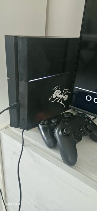 PS4 (PlayStation 4) Negra + 3 Juegos