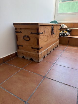 Baúl de madera maciza
