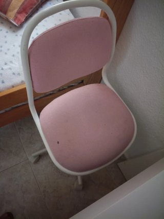 Escritorio blanco con cajón más silla con ruedas