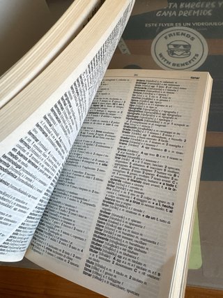 Spagnolo. Dizionario essenziale spagnolo-italia...