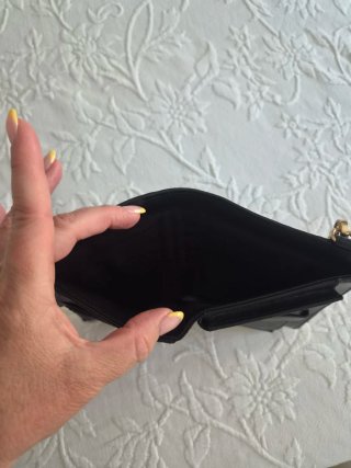 Cartera Michael Kors Negra con Tachuelas Doradas