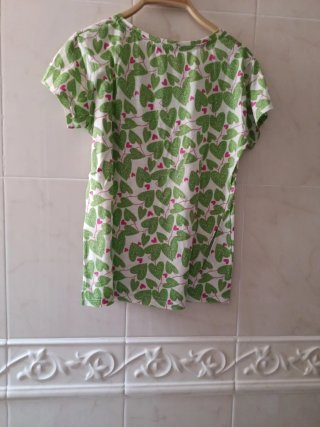 Camiseta algodón hojas y corazones