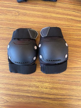 Casco y protecciones Oxelo