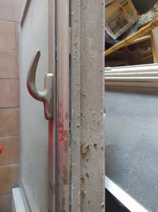 Ventana aluminio con vidrio texturizado