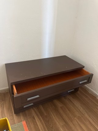 Cómoda de madera marrón, solo recoger en A Coruña