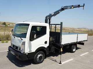 NISSAN NT400 CAJA LARGA Y GRÚA