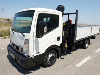 NISSAN NT400 CAJA LARGA Y GRÚA