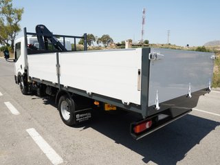 NISSAN NT400 CAJA LARGA Y GRÚA