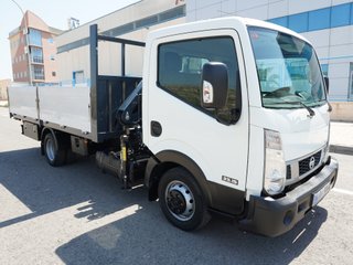 NISSAN NT400 CAJA LARGA Y GRÚA