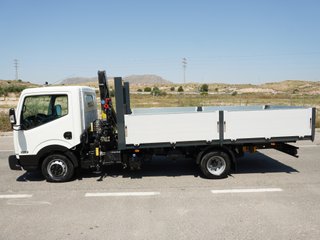 NISSAN NT400 CAJA LARGA Y GRÚA