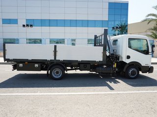 NISSAN NT400 CAJA LARGA Y GRÚA