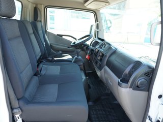 NISSAN NT400 CAJA LARGA Y GRÚA