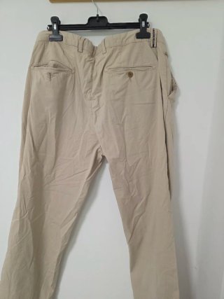 Pantalón chino beige hombre