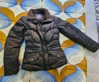 Chaqueta acolchada de plumas marrón