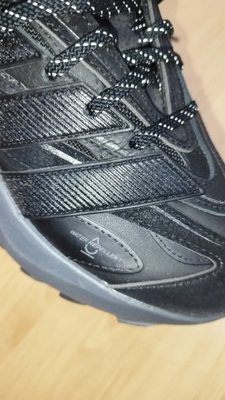 Zapatillas Adidas Negras y Grises