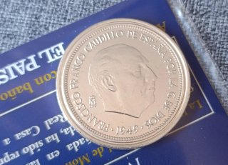 Réplicas monedas II República y Franco