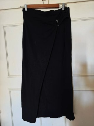 Falda larga Stradivarius negra Talla 42