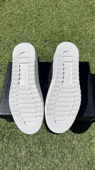 Numeris Zapatillas Negras y Blancas