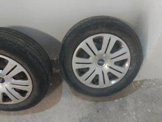 Ruedas Ford 5x108 con tapacubos