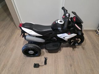 Moto Eléctrica Infantil Negra y Blanca