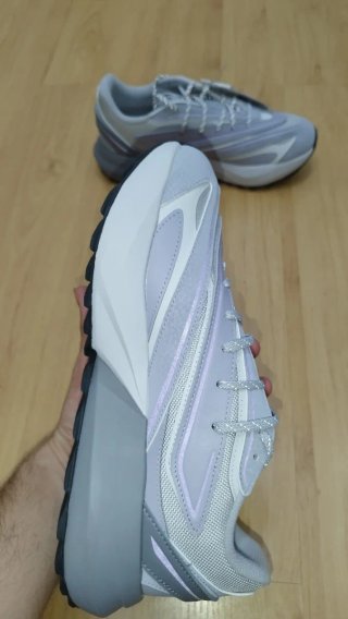 Zapatillas Adidas Grises y Blancas