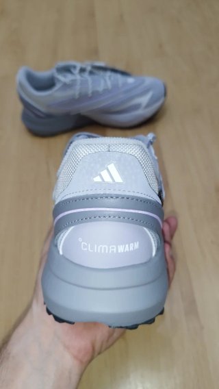 Zapatillas Adidas Grises y Blancas
