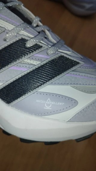 Zapatillas Adidas Grises y Blancas