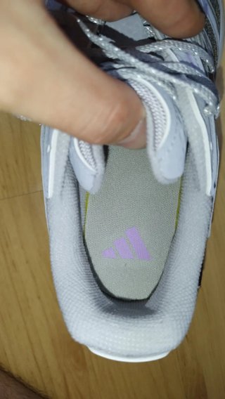 Zapatillas Adidas Grises y Blancas