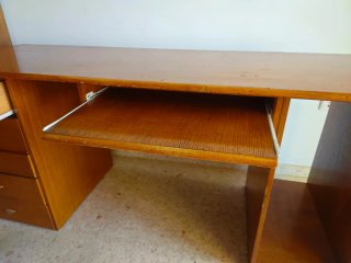 Mesa de escritorio de madera
