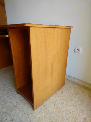 Mesa de escritorio de madera