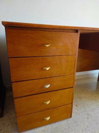 Mesa de escritorio de madera