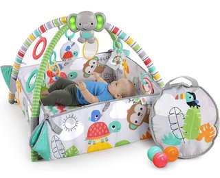 Parque de juegos para bebés con gimnasio
