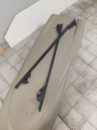Cofre de techo rígido para coche. Baca porta esquí