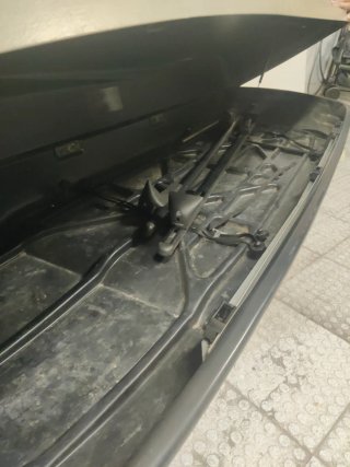Cofre de techo rígido para coche. Baca porta esquí