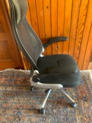 Silla de oficina ergonómica negra