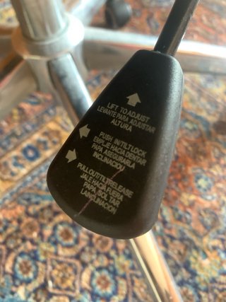 Silla de oficina ergonómica negra