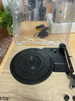 Giradischi Fenton in legno chiaro. Buono stato