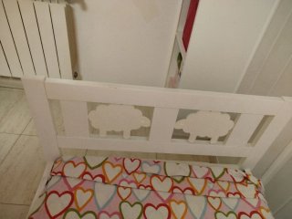 Cama infantil Ikea blanca con barrera