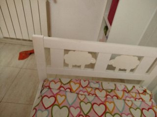 Cama infantil Ikea blanca con barrera