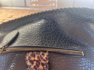 Bolso Guess Piel Leopardo Hebillas Doradas