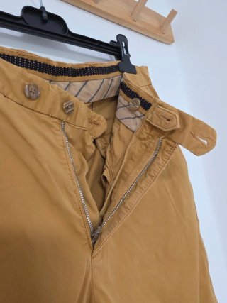 Pantalón chino amarillo