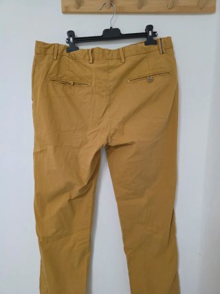 Pantalón chino amarillo