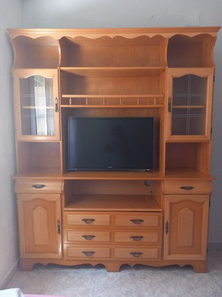 Mueble de salón vitrina madera y cristal